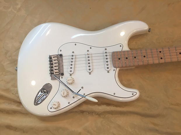 Fender Squier Strat-Pearl White-w/Duncan Designed Pickups-New w