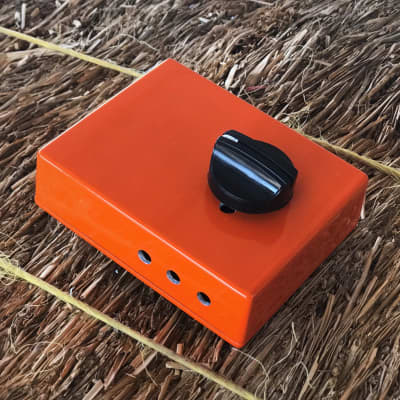 Stami's Customs - Kingfisher 8 Ohm Speaker Attenuator for Tube Amp in Orange image 1
