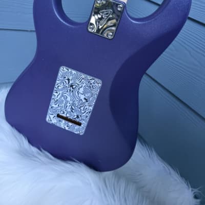 Fender Stratocaster ‘72 Vintage Reissue 1989 - Custom purple finish with metallic flake and a high-gloss clear coat image 3