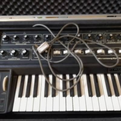 Moog Micromoog plus Flight Case URGENT/NO TIMEWASTERS