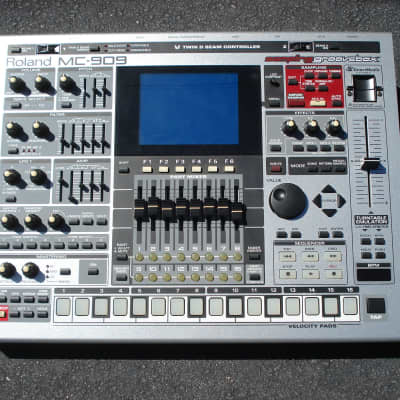 Roland MC-909 Groovebox 2010s - Silver