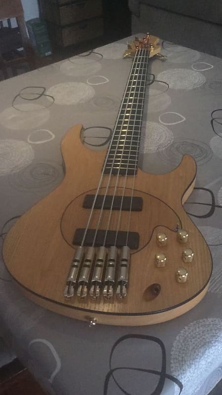 Neuser Basses Crusade 5 90's Natural