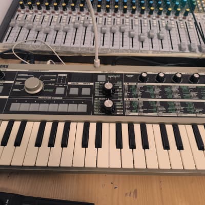 Korg MicroKORG 37-Key Synthesizer/Vocoder 2002 - 2019 - Silver