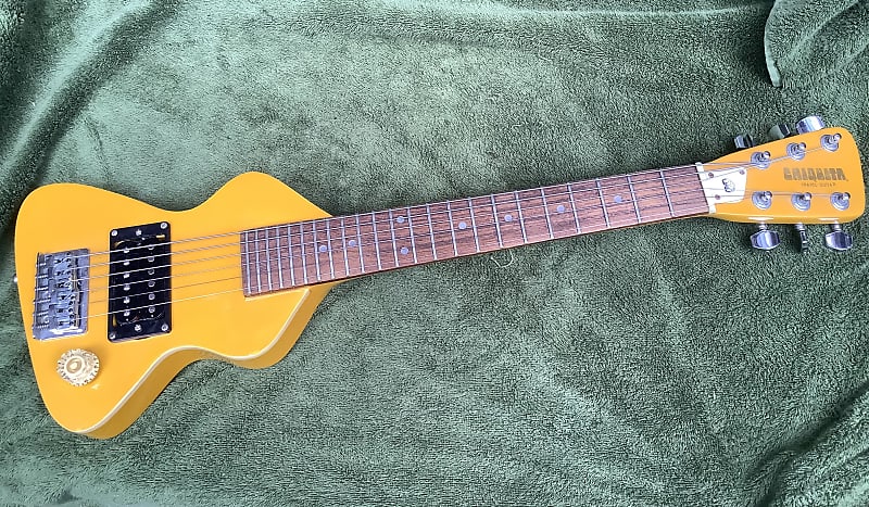 Hondo Chiquita travel guitar 80s / back to the future model