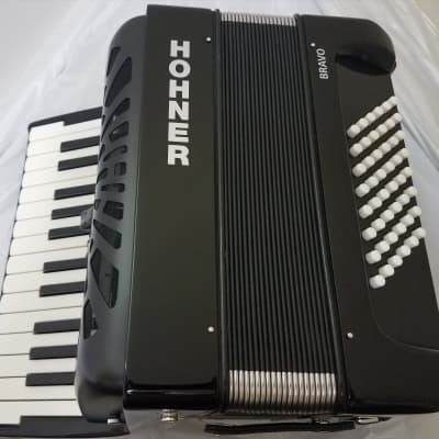 Hohner Bravo II 48 Bass Black Piano Accordion Acordeon +GigBag, Straps, Shirt  Authorized Dealer image 6