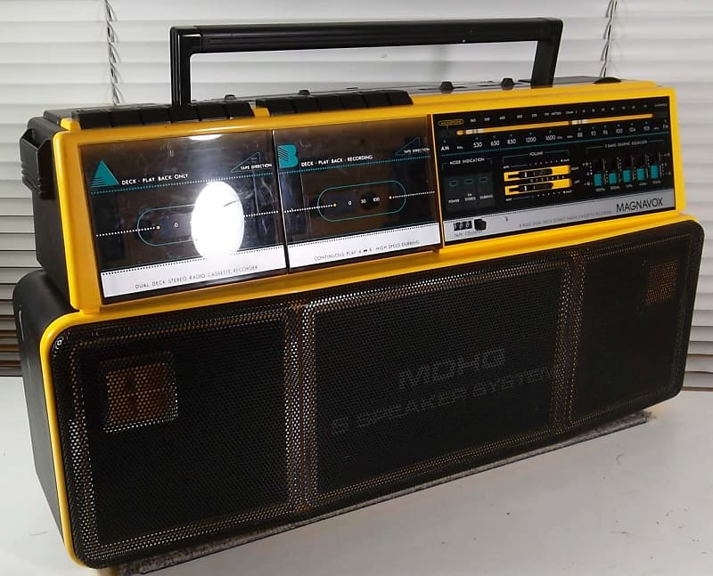 Vintage Magnavox 2024 D8300 Boombox Radio