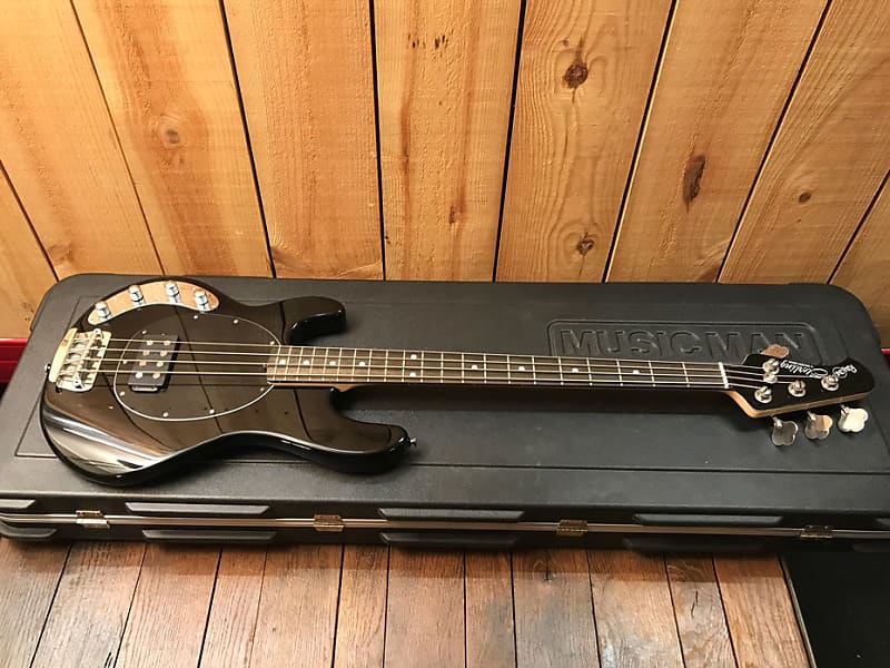 Sterling Basse Ray 34 Gaucher 2010 Noir en étui Music Man | Reverb