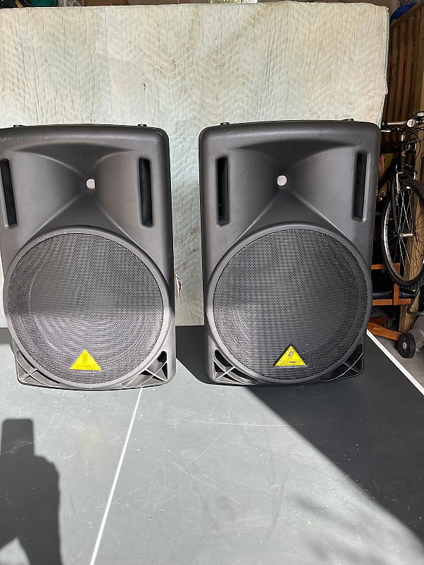 Pair of Behringer B215XL Black PA speakers