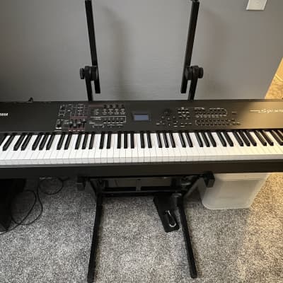 Yamaha S90 XS 88-key Master Keyboard 2009 - Present - Black