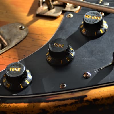 American Fender Stratocaster Sunburst Relic Noiseless Pickups image 13