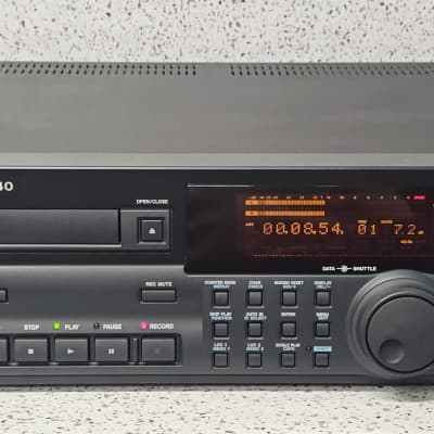 Aiwa Digital audio tape / DAT /. HD - S200 / portable walkman