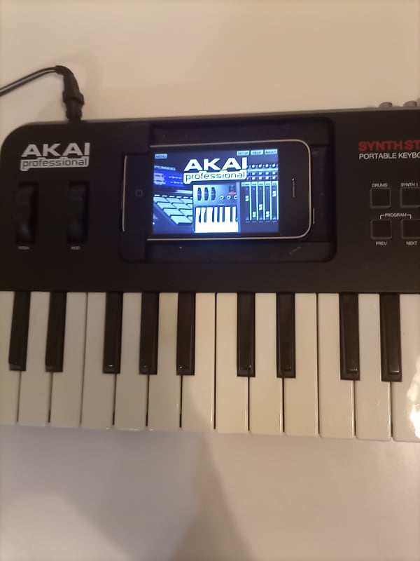 Akai SynthStation 25 iphone iPad MIDI 30 pin and lightning Reverb