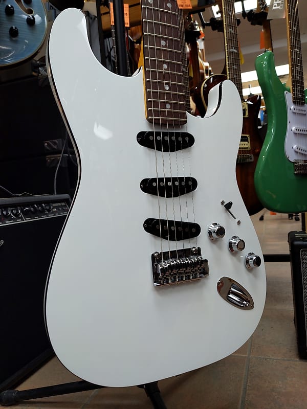 ギター Fender Aerodyne Special Stratocaster CB Fender Aerodyne Special Stratocaster review | Guitar World