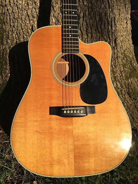Classic Martin D-28 Dreadnought with Cutaway -DC-28 1994 Vintage Natural