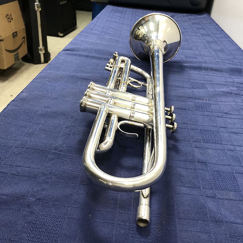 Holton ST550 Maynard Ferguson MF Professional Silver Bb Trumpet with Case  Yamaha Mouthpiece