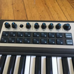 Roland - PCR-300 | USB MIDI Keyboard Controller