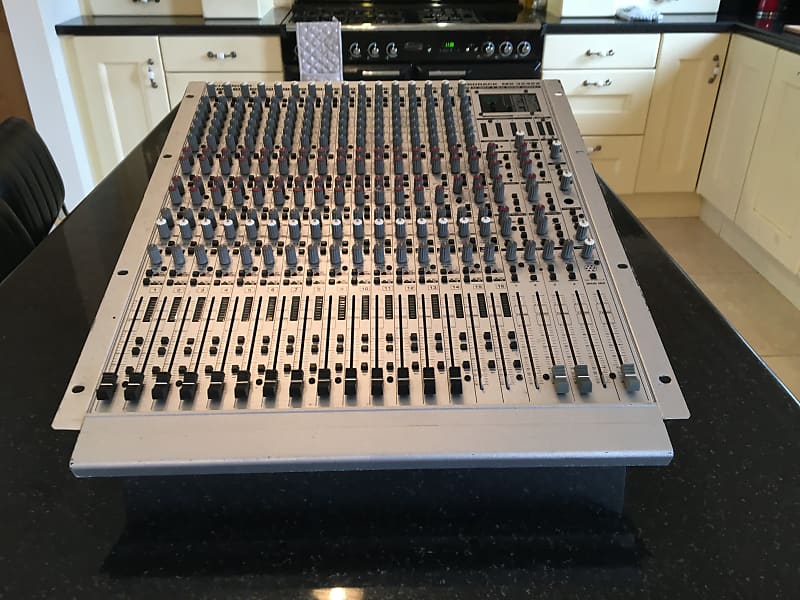 Behringer Eurorack MX3242X Mixer W/ Effects 32 Input4 Bus Reverb