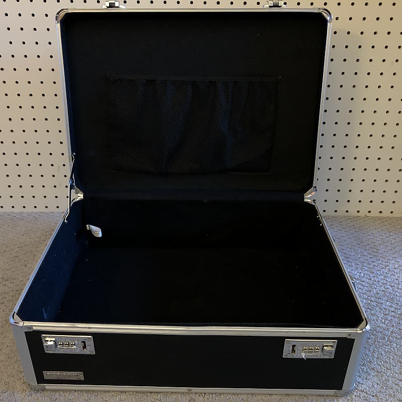 Vaultz VZ00323 18 x 13 x 6" Locking Storage Case Black image 1