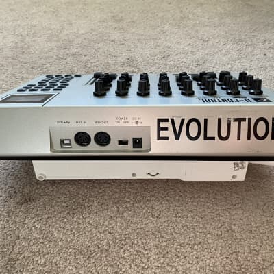 M-Audio Evolution UC-33e Midiコントローラー 古いけど、なかなか良いです。』 M-AUDIO UC-33e MA☆RSさんの