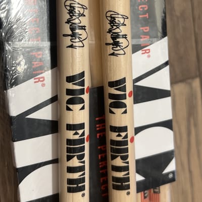 Vic Firth 5A American Classic Hickory 12 pairs with Imprint - Natural image 3