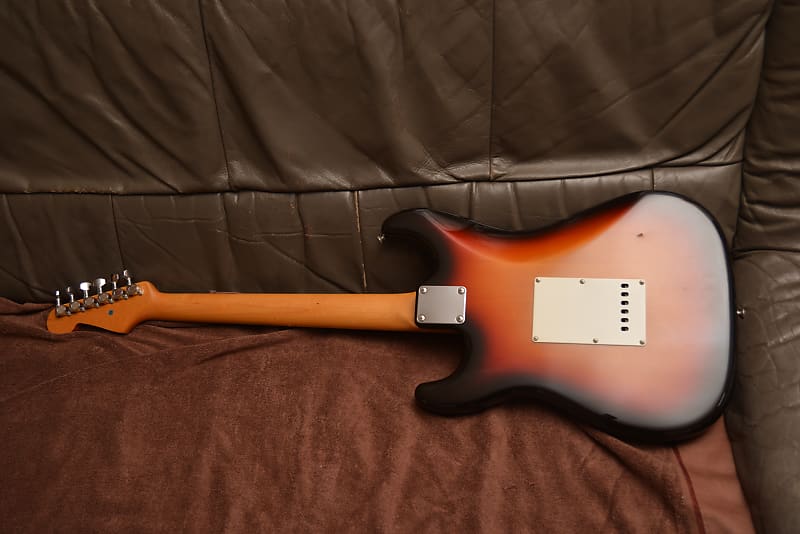 Squier by Fender Stratocaster 日本製 Eシリアル Squier by Fender Stratocaster Eシリアル - Geek IN Box