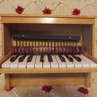 Toy piano Michelsonne Paris 20 keys 1970 AS NEW ! image 2