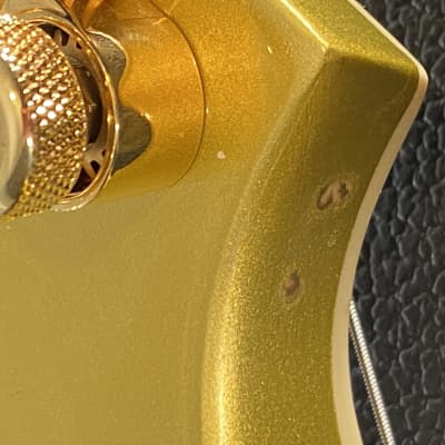 ESP LTD KH-V Kirk Hammett V Gold Sparkle EMG Guitar & Case #0917 B Stock image 6