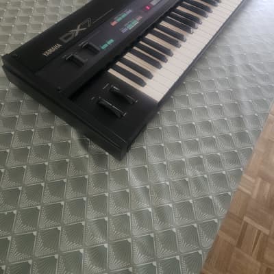 Yamaha DX7 - Legendary synth - Accessories - Excellent Condition - Revised