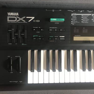 Yamaha DX7IID 16-Voice Synthesizer, Just serviced, w/ case, sustain & cartridges image 3