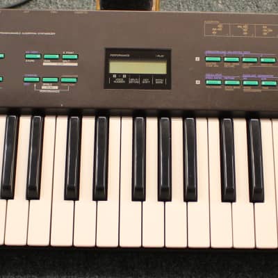 1985 Yamaha DX21 Programmable Algorithm 61 Key Synthesizer Keyboard