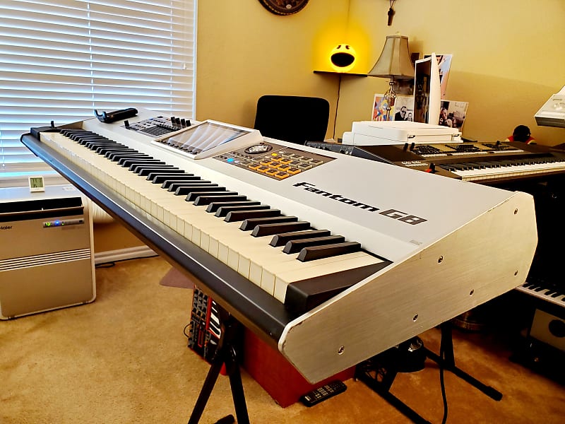 ROLAND FANTOM G8 WORKSTATION KEYBOARD SYNTHESIZER IN AMAZING SHAPE!