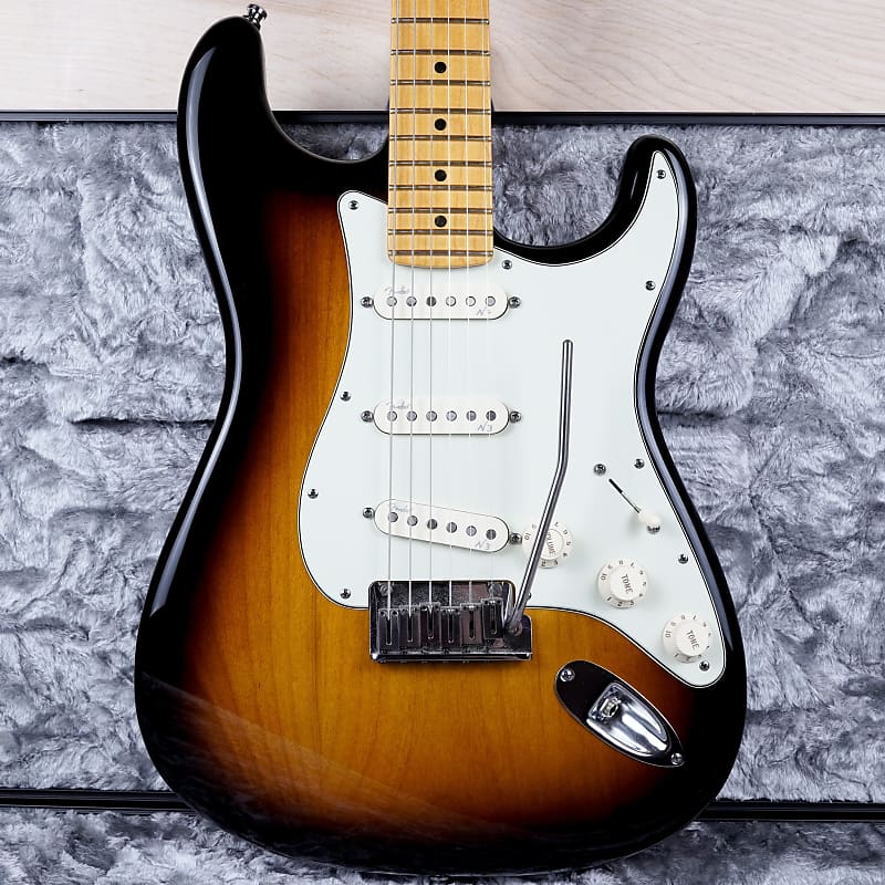 ギター Fender USA American deluxe Stratocaster Fender American Deluxe Stratocaster V-Neck 2011 - 2015