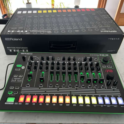 Roland AIRA TR-8 Rhythm Performer Drum Machine 2014 - Present - Black