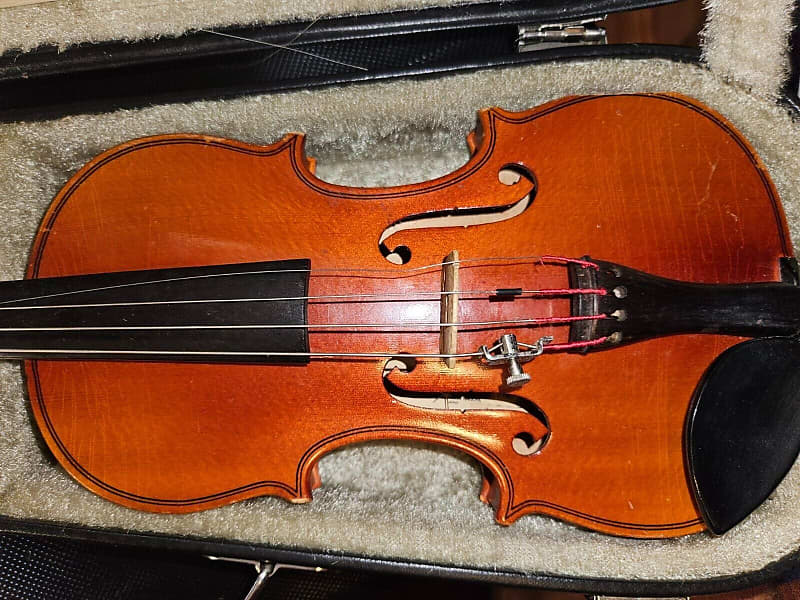 Suzuki model 220 size 1/10 violin, Japan 1992, with case