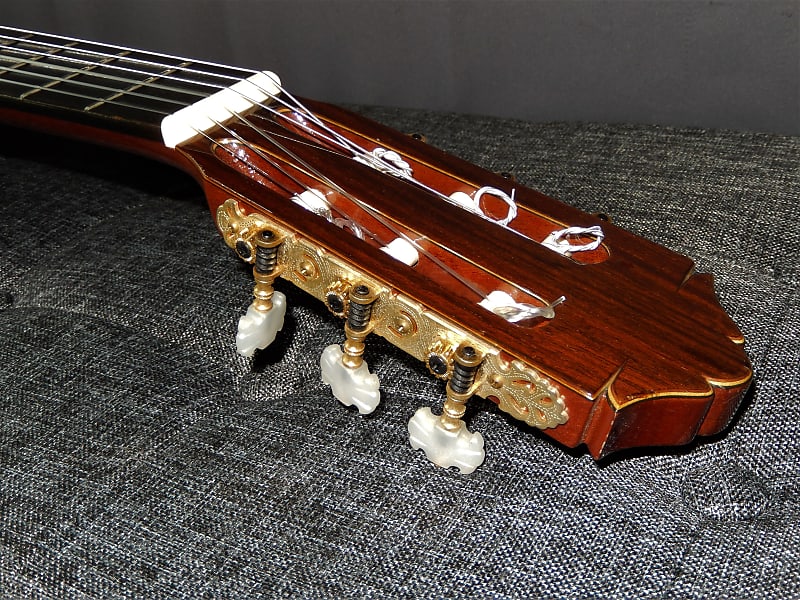 【安い高品質】（5-54）YAMAHA クラシックギター　GC-7 1981年　ヤマハ　ハードケース付　器 本体