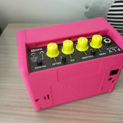Blackstar Fly 3 3-Watt 1x3" Battery-Powered Mini Guitar Combo 2010s - Pink image 3