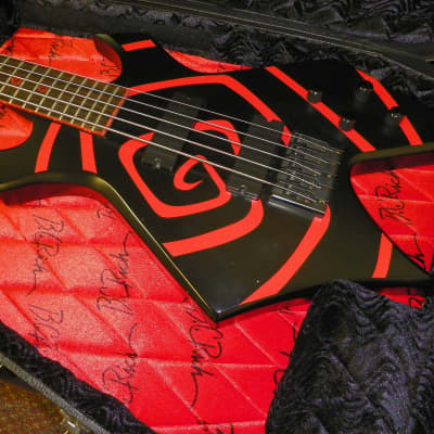 B.C. RICH*I.C.S. VORTEX SIGNATURE*5 STRING*WARLOCK*BASS GUITAR