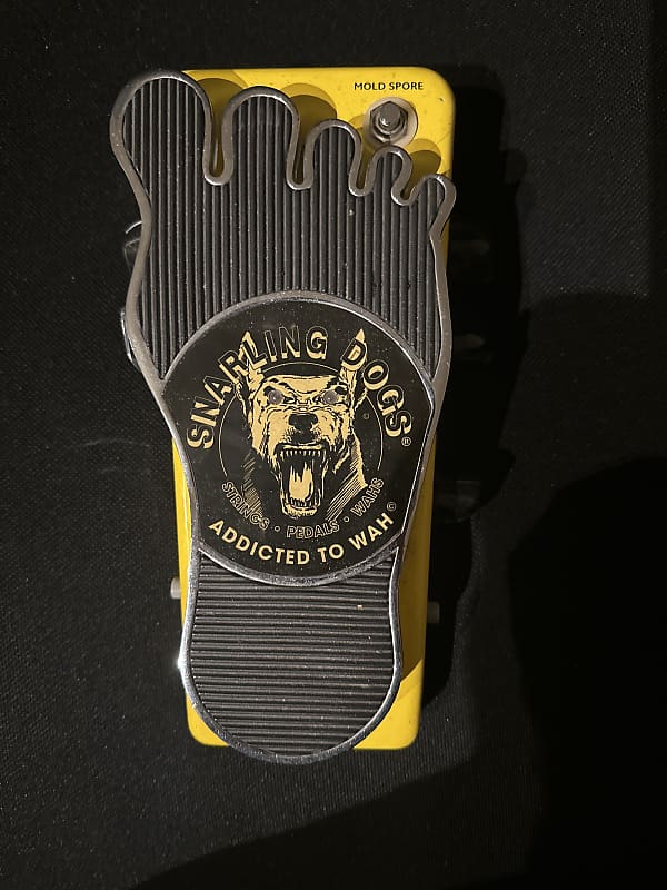 Snarling Dogs Mold Spore Wah