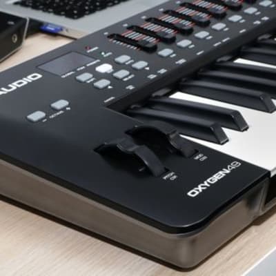 M-Audio Oxygen 49 MK IV MIDI USB Keyboard Controller image 5