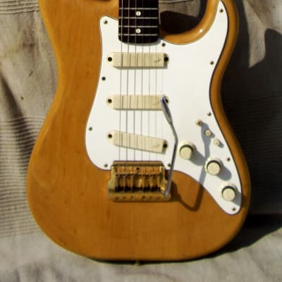 Fender Stratocaster Elite Gold 1983 Natural image 9