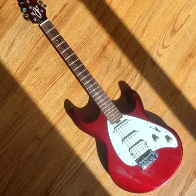 ■OLP MM4 ERNIE BALL Musicman Silhouette Used OLP MM4 Music Man Silhouette - Candy Apple Red