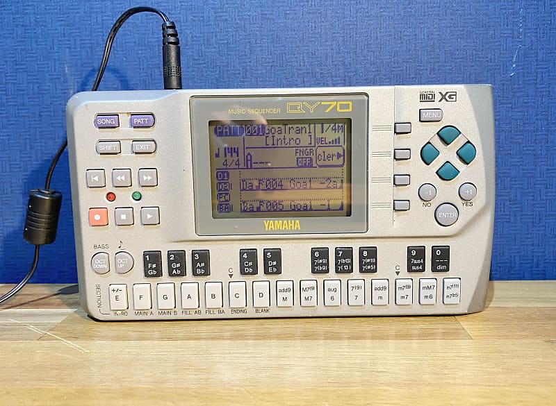 Very Good] Yamaha QY70 MIDI Music Sequencer w/ Power Supply