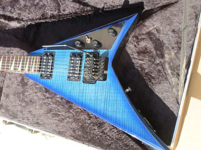 FLYING V / RANDY V 的ボディ Amazon.co.jp: Randy Rhoads Signature White Flying V Mini