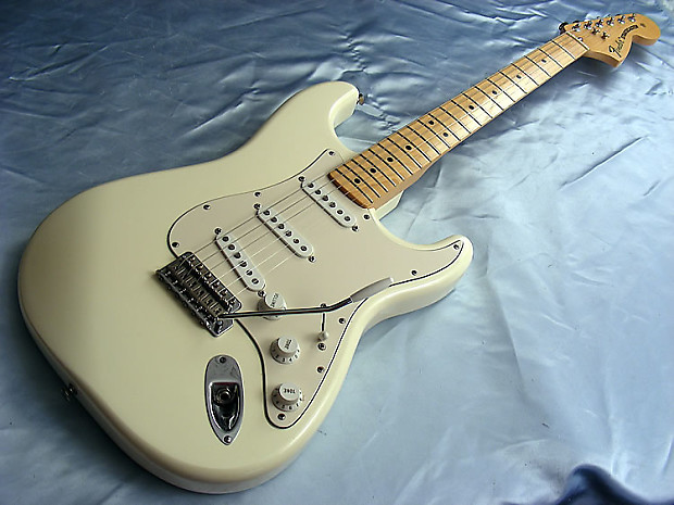 2005 Fender 70 s Reissue Stratocaster