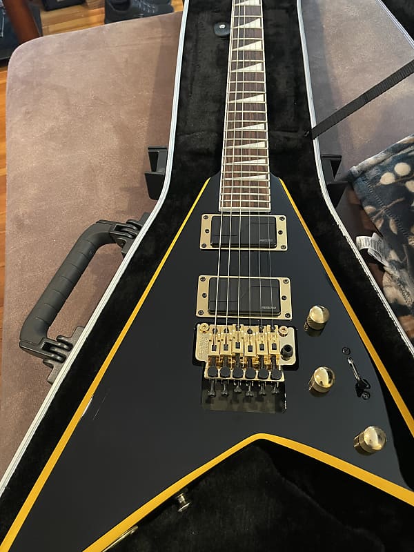 Jackson X series RR x24 Mid 2000's - Black w/yellow bevels