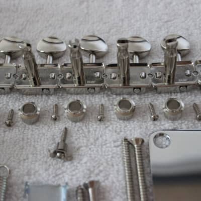 Fender 2 3/16" Mount 2 1/16" String Spaced Stratocaster Hardware Set w/ Tuners 099-2070-000 image 8
