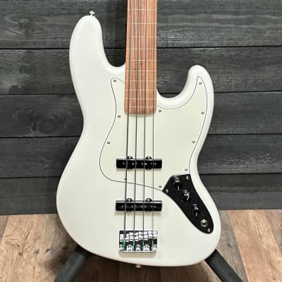 Fender Player Jazz Bass Fretless 4 String White Electric Bass Guitar for sale