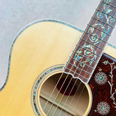 Gibson Custom SJ-200 Vine Acoustic Guitar 2004 - Natural image 3