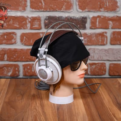 AKG  K701 オーストリア製 Austria AKG K701 Review - Austrian Classics - YouTube