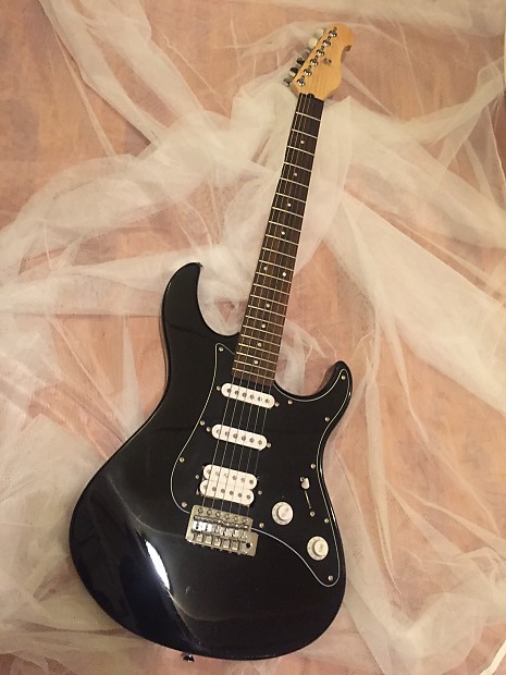 Yamaha eg 112c on sale